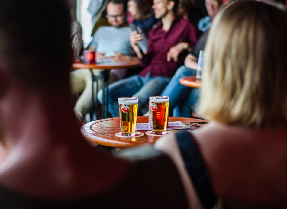 Pub Quiz, Image courtesy Louis Hansel and Unsplash