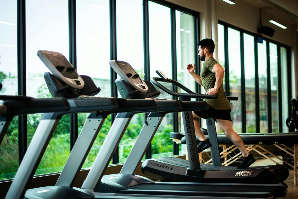 A man on Treadmill by William Choquette via Pexels