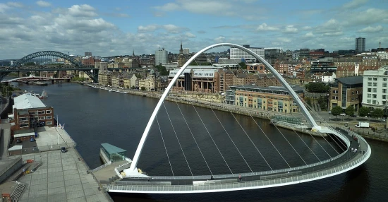 Newcastle upon Tyne Bridges and Skyline by JimmyGuano (CC BY-SA 4.0) via Wikimedia Commons