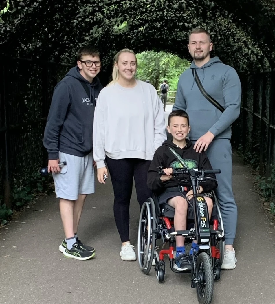 Trainee Nursing Associate and Great North Run participant Emily Robinson with family