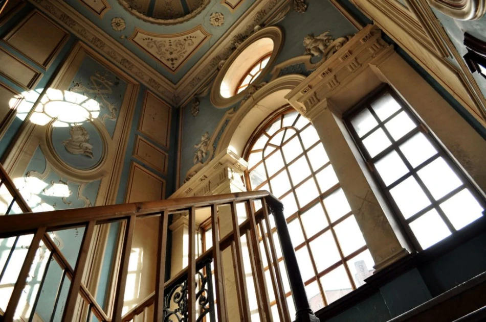 The main staircase at 55 Westgate Road